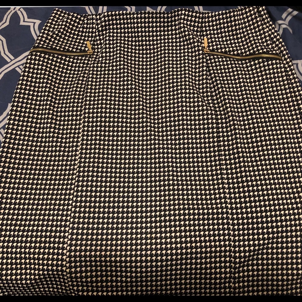 Pencil checker skirt